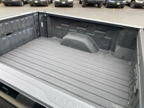 Used 2023 GMC Sierra 1500 SLT image 29