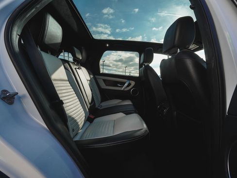 Used 2023 Land Rover Discovery Sport S image 32