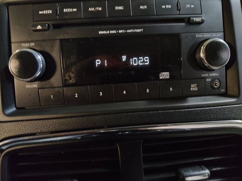 Used 2017 Dodge Grand Caravan SE FWD image 25