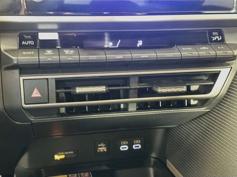 Used 2025 Toyota Camry SE FWD image 24