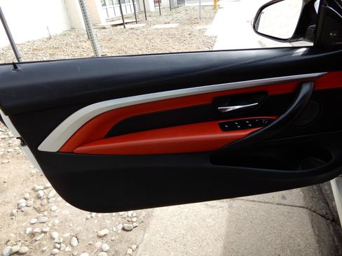 Used 2016 BMW M4 Convertible image 17