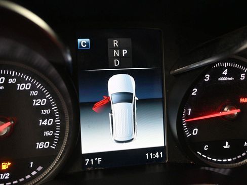Used 2018 Mercedes-Benz GLC 300 4MATIC image 3