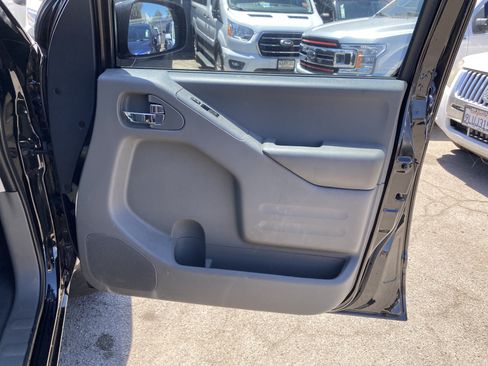 Used 2020 Nissan Frontier SV RWD image 24