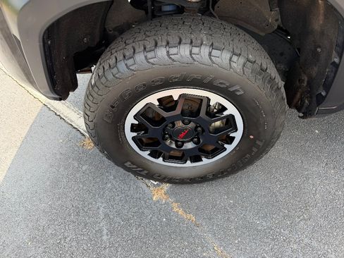 Used 2024 Toyota Tacoma TRD Off-Road AWD/4WD image 12