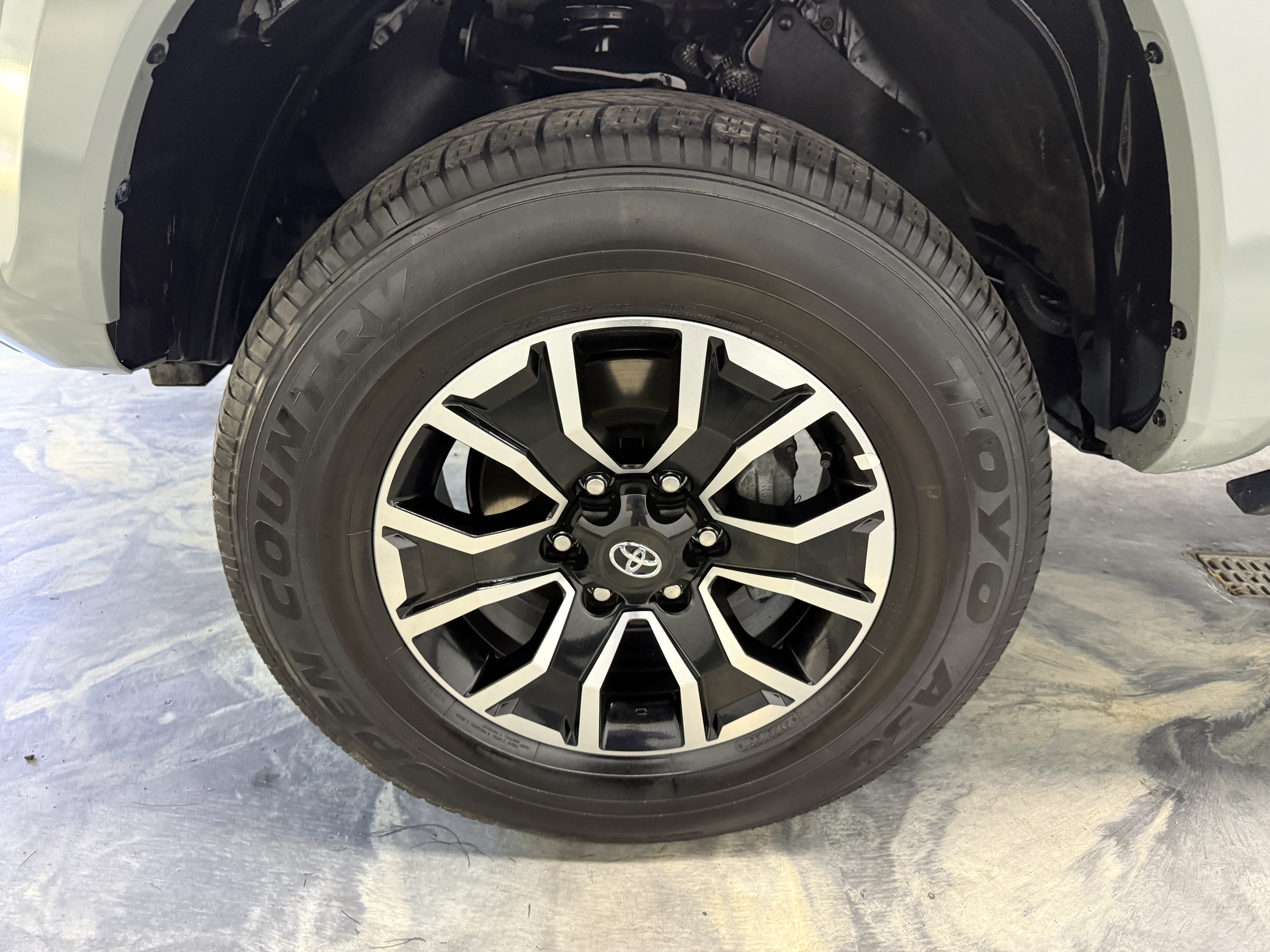 Used 2023 Toyota Tacoma TRD Sport w/ TRD Premium Sport Package AWD/4WD image 28