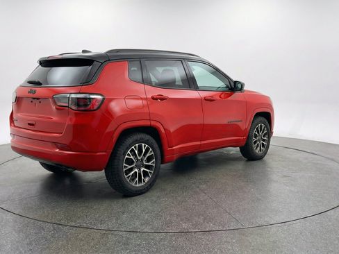 Used 2025 Jeep Compass Trailhawk AWD/4WD image 9