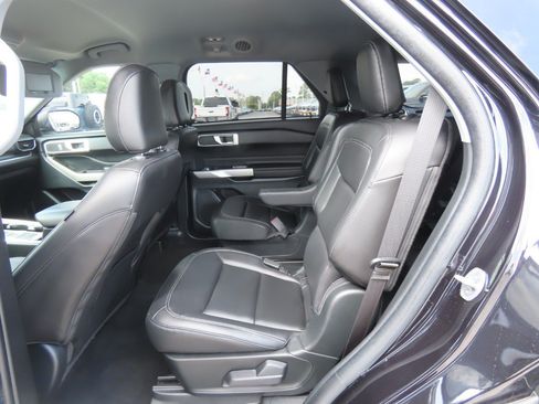 Certified 2023 Ford Explorer XLT w/ Equipment Group 202A RWD image 19