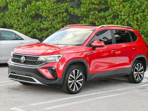 Used 2022 Volkswagen Taos SE w/ Panoramic Sunroof Package image 1