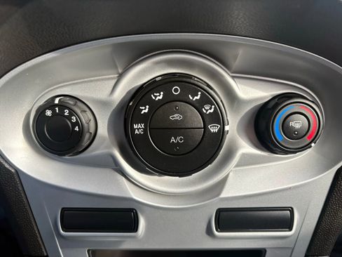 Used 2019 Ford Fiesta SE image 22