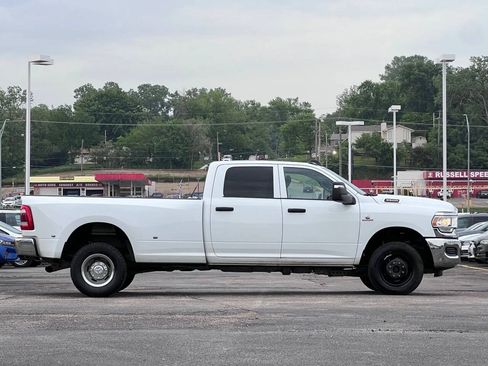 Used 2024 RAM 3500 Tradesman w/ Chrome Appearance Group AWD/4WD image 8