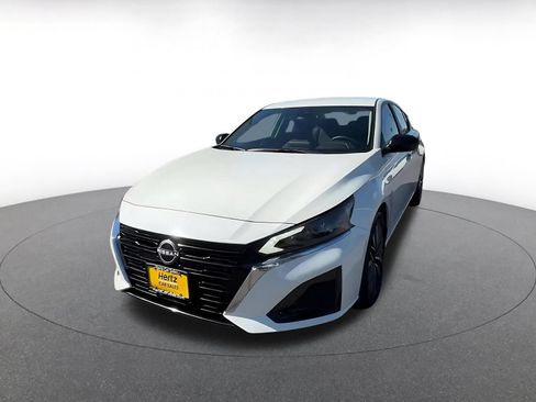 Used 2025 Nissan Altima 2.5 SV FWD image 7