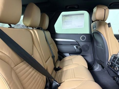 Used 2025 Land Rover Discovery Dynamic SE image 30