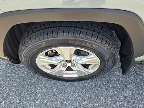 Used 2021 Toyota RAV4 XLE image 18