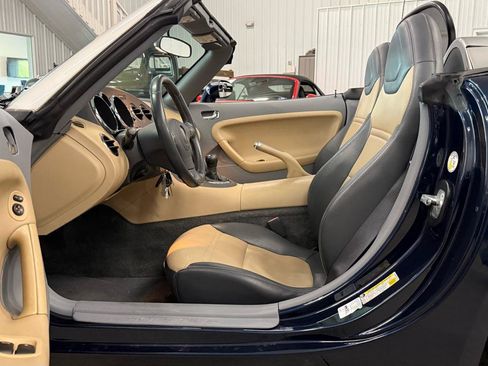 Used 2006 Pontiac Solstice Convertible w/ Premium Package RWD image 35