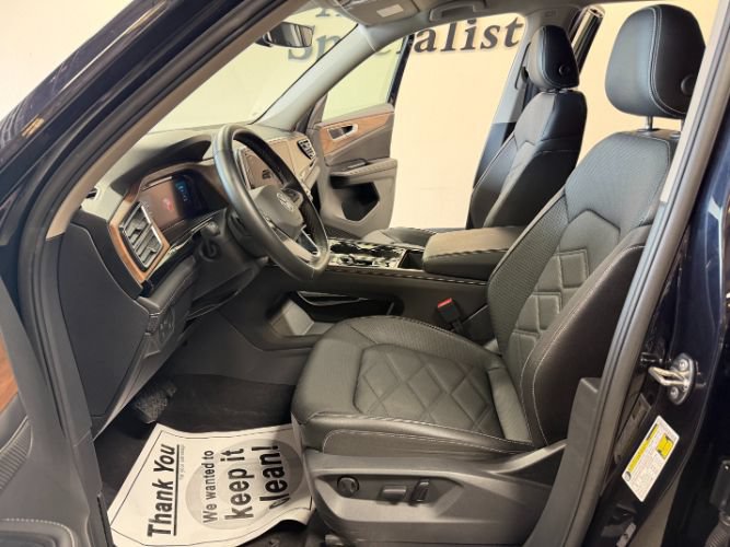 Used 2025 Volkswagen Atlas SE FWD image 12