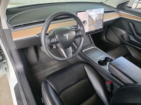 Used 2022 Tesla Model 3 Standard Range image 17