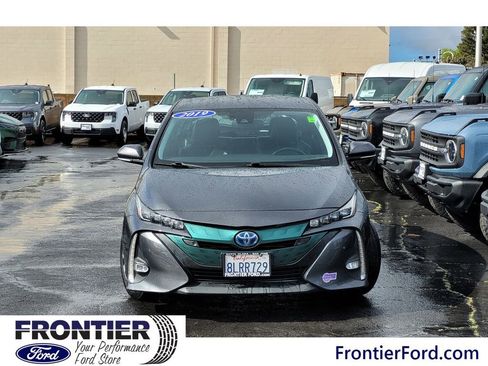 Used 2019 Toyota Prius Prime Advanced image 3