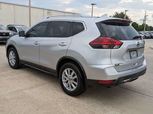 Used 2018 Nissan Rogue SV w/ Premium Package FWD image 8
