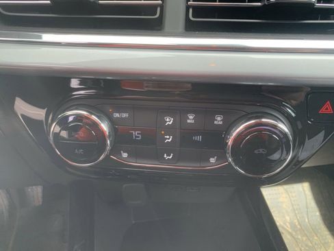 Used 2025 Chevrolet Trax LT w/ LT Convenience Package image 20