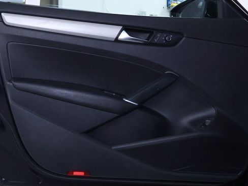 Used 2021 Volkswagen Passat 2.0T SE image 9