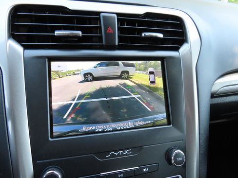 Used 2020 Ford Fusion SE FWD image 26