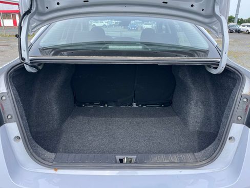 Used 2025 Nissan Versa SV FWD image 36