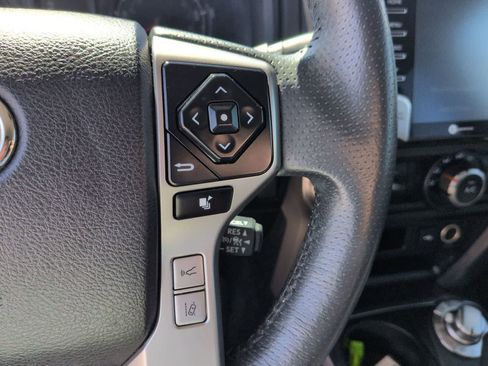 Used 2022 Toyota 4Runner SR5 Premium AWD/4WD image 18
