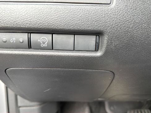 Used 2024 Nissan Rogue S FWD image 20