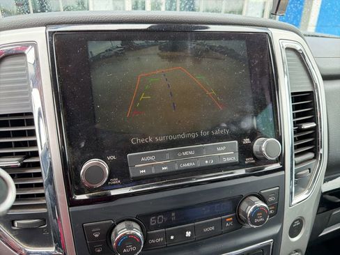Used 2021 Nissan Titan SV w/ SV Convenience Package image 11