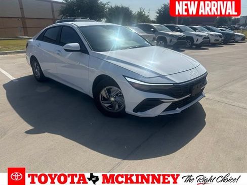 Used 2025 Hyundai Elantra SE FWD image 1