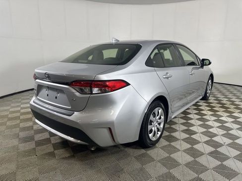 Used 2022 Toyota Corolla LE FWD image 7