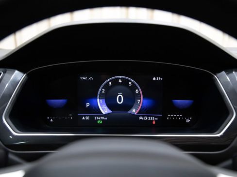 Used 2023 Volkswagen Tiguan SE R-Line image 16