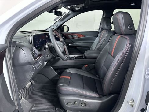 New 2026 Chevrolet Traverse RS w/ LPO, Floor Liner Package AWD/4WD image 20