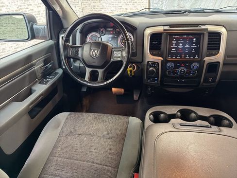 Used 2019 RAM 1500 Classic SLT w/ Luxury Group image 15