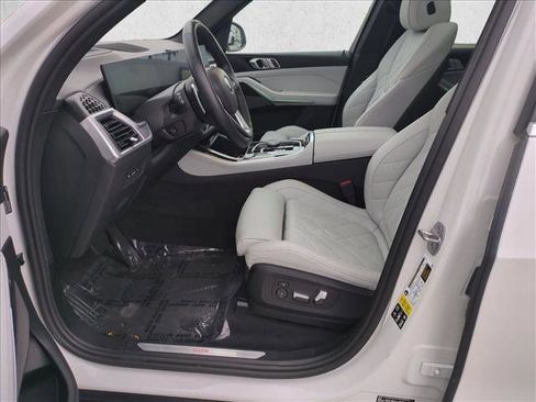 Used 2024 BMW X5 xDrive40i w/ Premium Package image 17