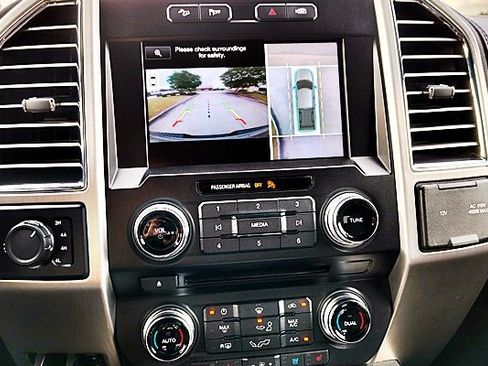 Used 2015 Ford F150 Platinum w/ Equipment Group 701A Luxury AWD/4WD image 20