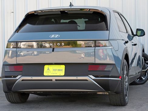 Used 2023 Hyundai Ioniq 5 SEL w/ Cargo Package image 4