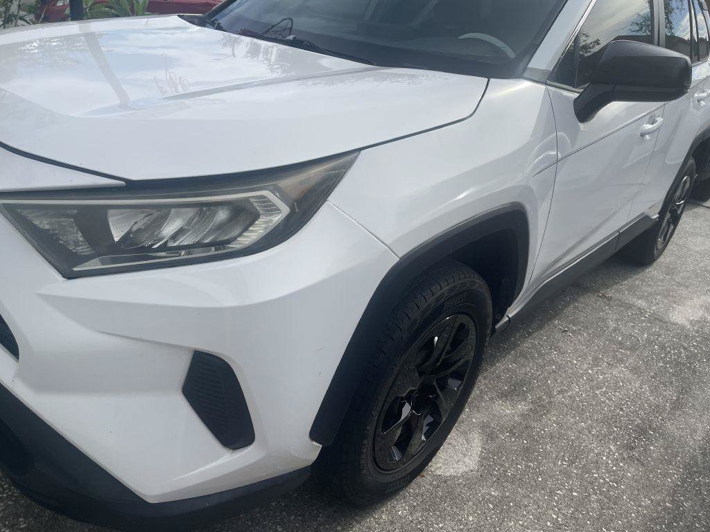 Used 2019 Toyota RAV4 LE FWD image 17