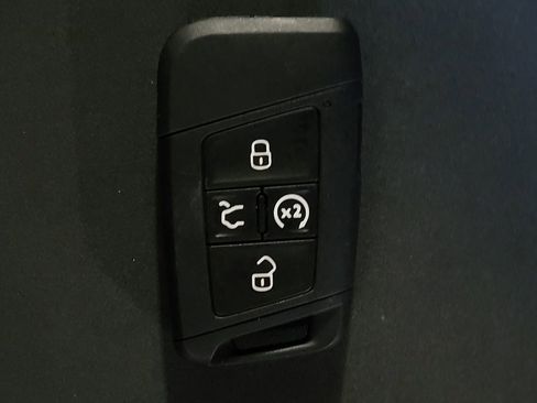 Used 2022 Volkswagen Taos SE FWD image 32