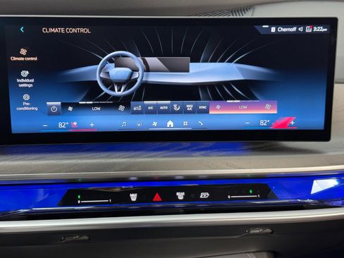 Used 2024 BMW i7 eDrive50 w/ M Sport Package image 27