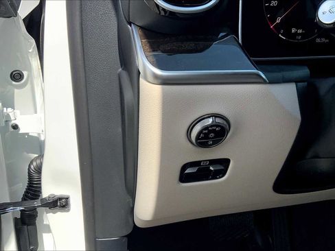 Certified 2025 Mercedes-Benz GLC 300 4MATIC image 11