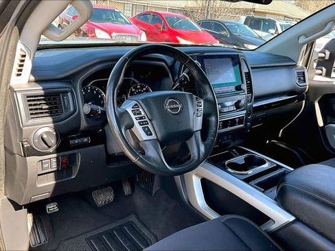 Used 2024 Nissan Titan SV w/ SV Convenience Package image 10