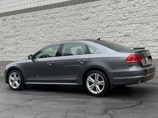 Used 2015 Volkswagen Passat TDI SEL Premium FWD image 2