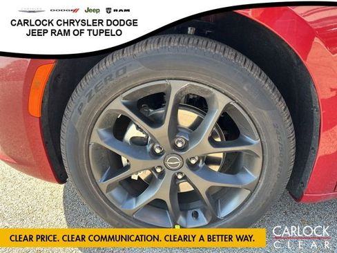 New 2026 Chrysler Pacifica Limited w/ Uconnect Theater Family Group image 16