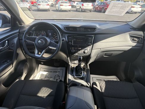Used 2020 Nissan Rogue SV FWD image 15