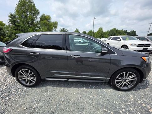 Used 2019 Ford Edge Titanium w/ Equipment Group 301A AWD/4WD image 4