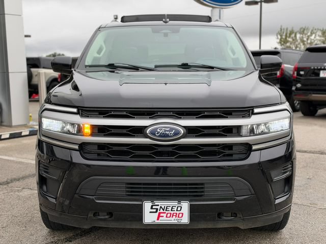 Used 2023 Ford Expedition XLT AWD/4WD image 2