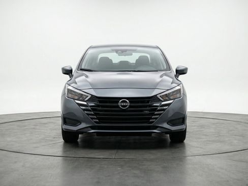 Used 2025 Nissan Versa SV FWD image 2