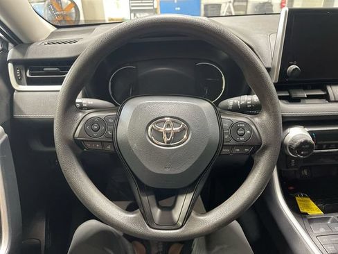 Used 2025 Toyota RAV4 XLE AWD/4WD image 14