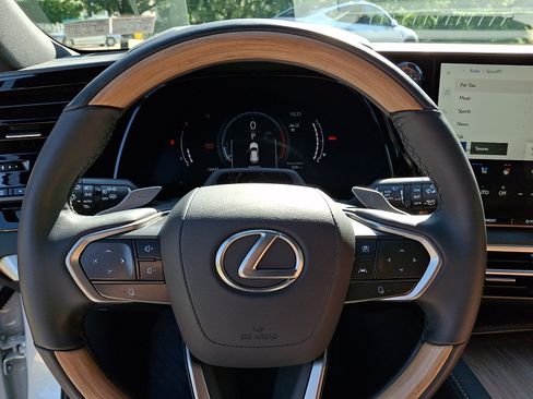 Used 2024 Lexus RX 350 Premium Plus w/ Convenience Package AWD/4WD image 18